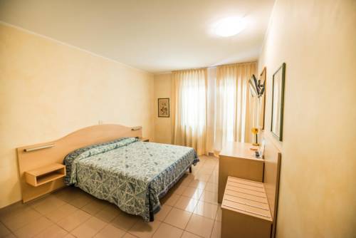 Imagen de la habitación del Hotel Johnson. Foto 8