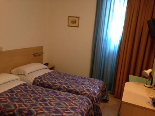 Imagen de la habitación del Hotel Johnson. Foto 11