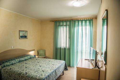Imagen de la habitación del Hotel Johnson, Peschiera del Garda. Foto 7