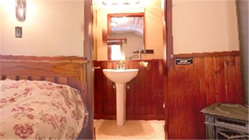 Imagen de la habitación del Hotel Johnston Canyon Lodge & Bungalows. Foto 2