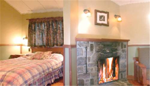 Imagen de la habitación del Hotel Johnston Canyon Lodge & Bungalows. Foto 4
