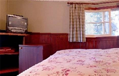Imagen de la habitación del Hotel Johnston Canyon Lodge & Bungalows. Foto 7