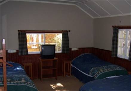 Imagen de la habitación del Hotel Johnston Canyon Lodge & Bungalows. Foto 12
