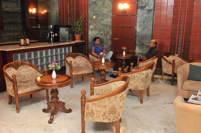 Imagen de los interiores del Hotel Johny International. Foto 7