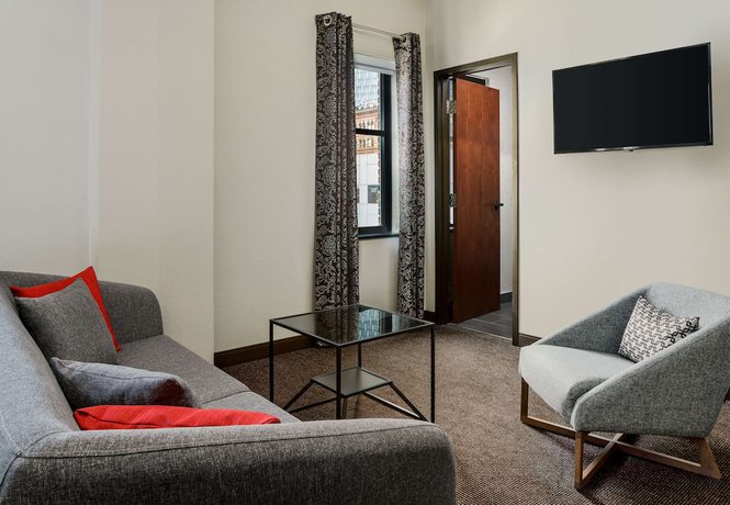 Imagen de la habitación del Hotel Joinery Pittsburgh, Curio Collection By Hilton. Foto 6