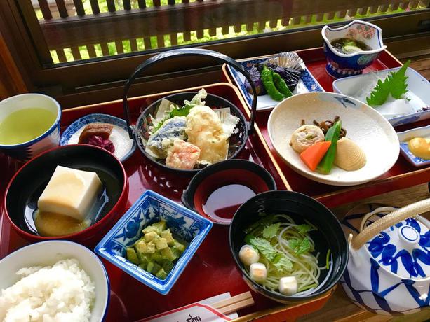 Imagen del bar/restaurante del Hotel Jokiin. Foto 7