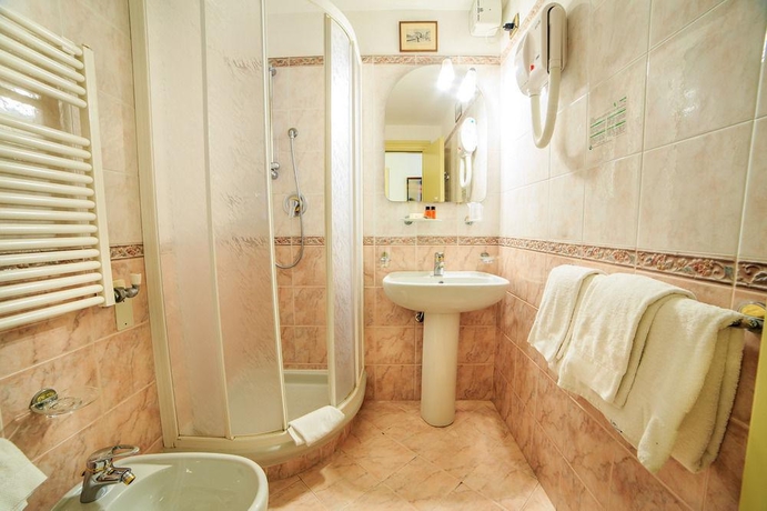 Imagen general del Hotel Jolanda. Foto 4