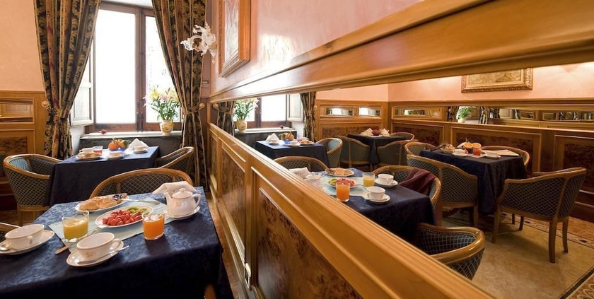 Imagen del bar/restaurante del Hotel Joli, Palermo. Foto 3