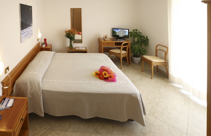 Imagen de la habitación del Hotel Joli Park. Foto 7