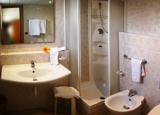 Imagen de la habitación del Hotel Joli Park. Foto 10