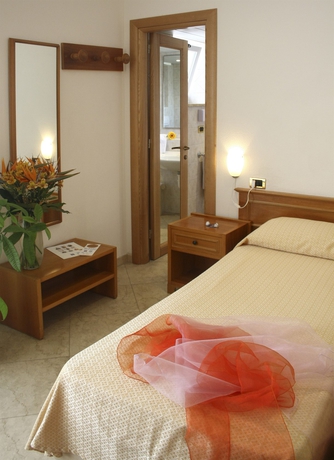 Imagen de la habitación del Hotel Joli Park. Foto 11