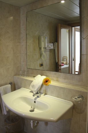 Imagen de la habitación del Hotel Joli Park. Foto 12