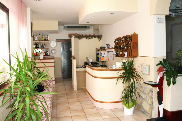 Imagen de los interiores del Hotel Jolie. Foto 7