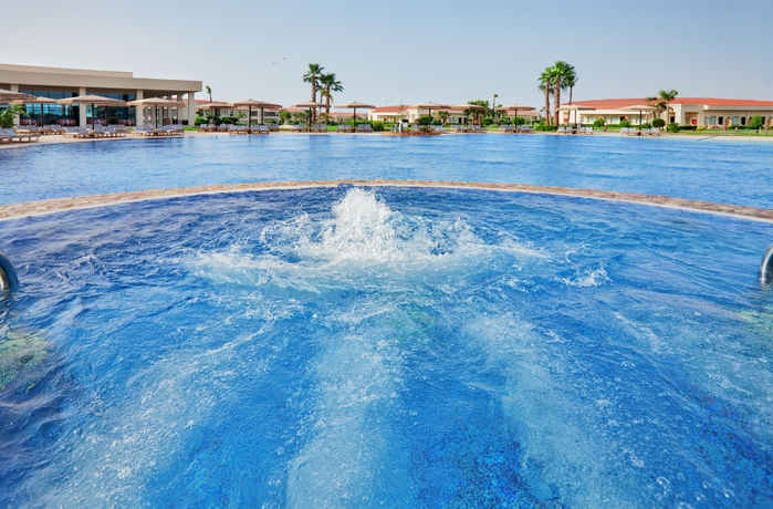 Imagen de la piscina del Hotel Jolie Ville Royal Peninsula and Resort Sharm El Sheikh. Foto 16