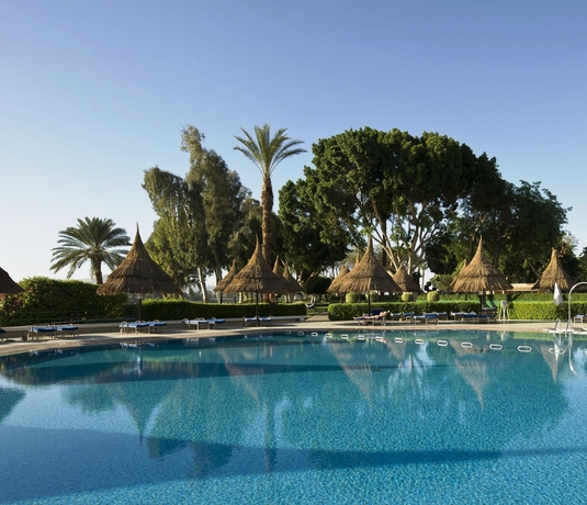 Imagen de la piscina del Hotel Jolie Ville and Spa Kings Island Luxor. Foto 11