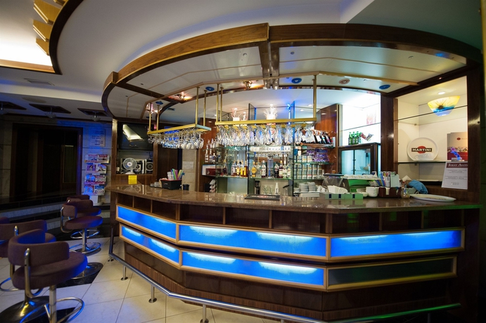 Imagen del bar/restaurante del Hotel Jolly Alon. Foto 2