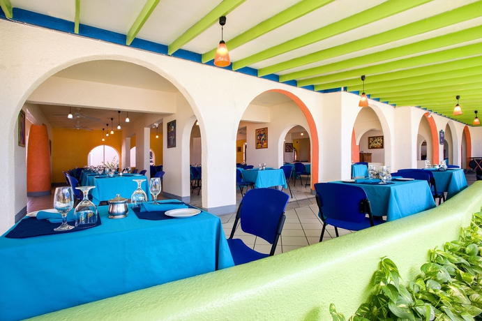 Imagen del bar/restaurante del Hotel Jolly Beach Antigua - All-inclusive. Foto 3