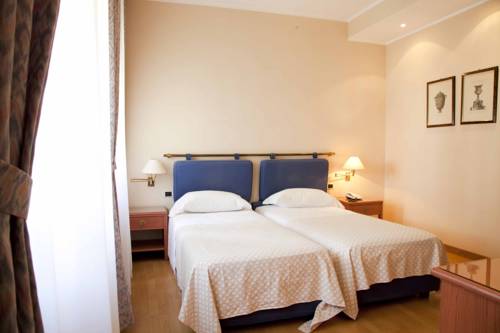 Imagen de la habitación del Hotel Jolly, Castrovillari. Foto 2