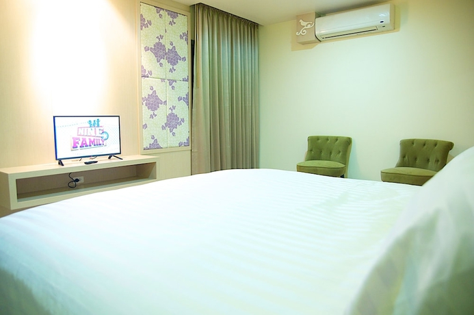 Imagen de la habitación del Hotel Jolly Suites and Spa Petchkasem. Foto 12