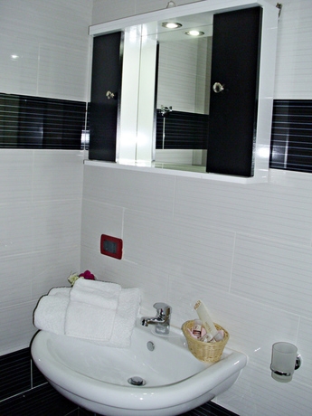 Imagen de la habitación del Hotel Jolly, Tirana. Foto 2