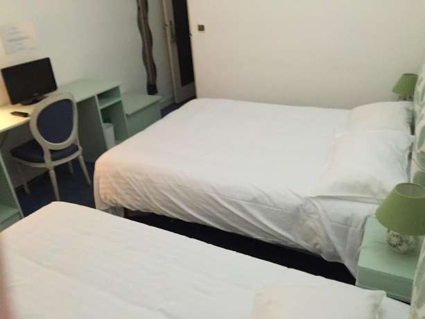Imagen de la habitación del Hotel Joly. Foto 8