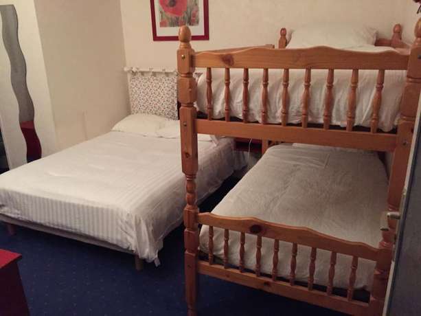 Imagen de la habitación del Hotel Joly. Foto 14