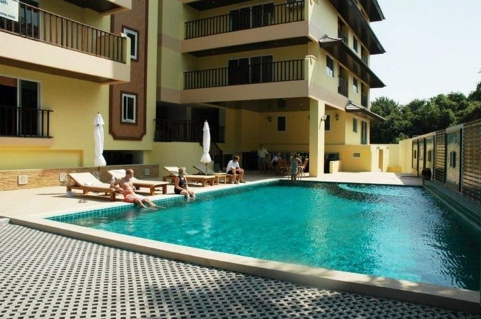 Imagen de la piscina del Hotel Jomtien Beach Residence. Foto 13