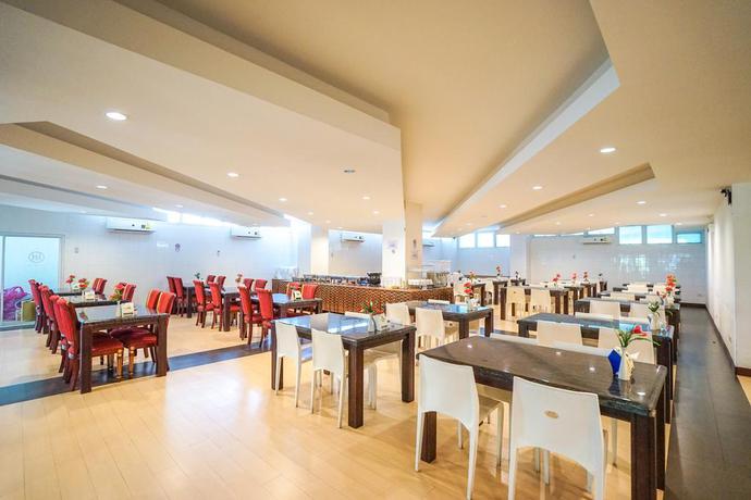 Imagen del bar/restaurante del Hotel Jomtien Hisotel. Foto 7