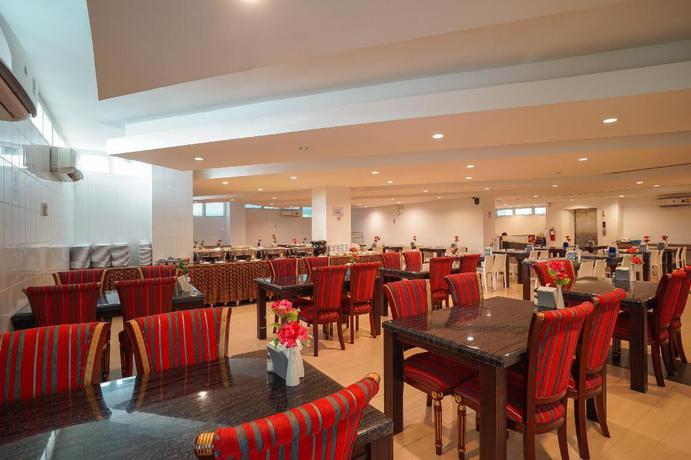 Imagen del bar/restaurante del Hotel Jomtien Hisotel. Foto 8