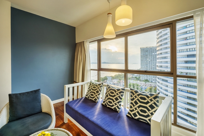 Imagen de la habitación del Hotel Jomtien Palm Beach and Resort. Foto 8