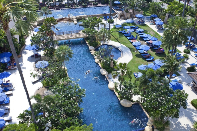 Imagen de la piscina del Hotel Jomtien Palm Beach and Resort. Foto 17