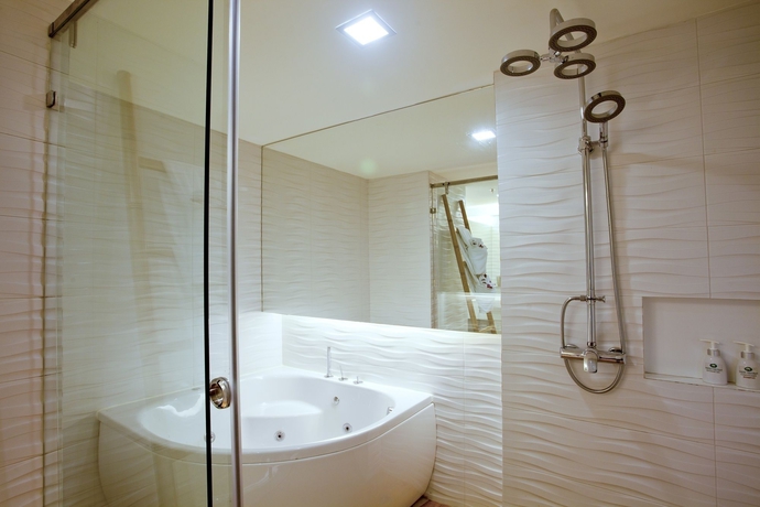 Imagen de la habitación del Hotel Jomtien Palm Beach and Resort. Foto 11