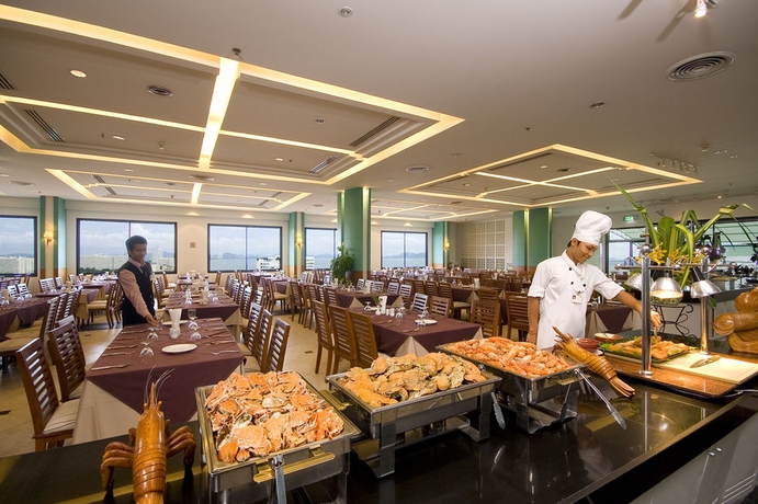 Imagen del bar/restaurante del Hotel Jomtien Palm Beach and Resort. Foto 4