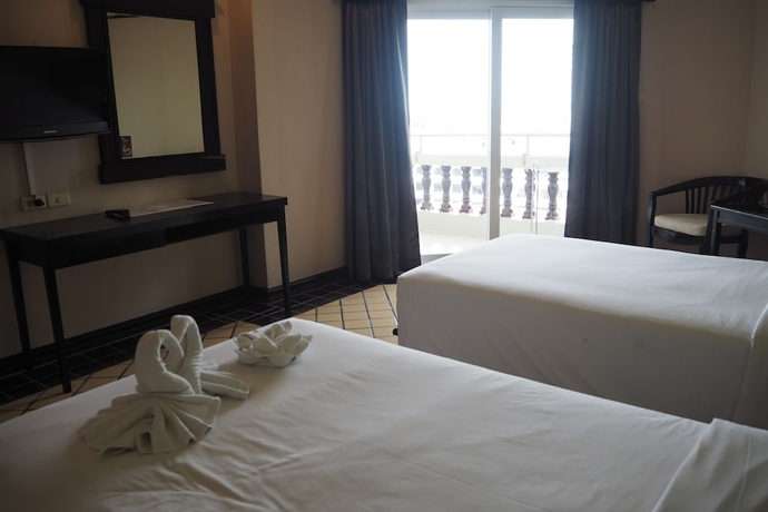 Imagen de la habitación del Hotel Jomtien Thani. Foto 11