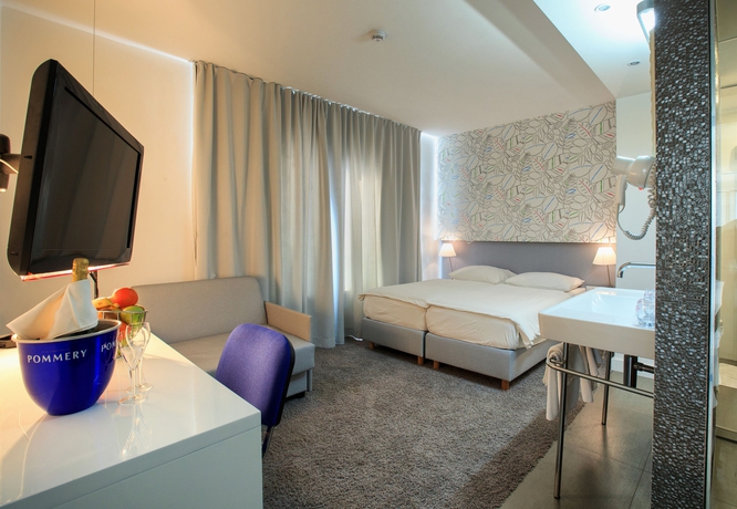 Imagen de la habitación del Hotel Jona, Podstrana. Foto 6