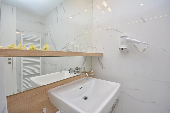 Imagen de la habitación del Hotel Jona, Podstrana. Foto 24