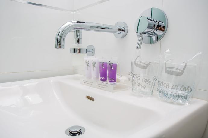 Imagen de la habitación del Hotel Jona, Podstrana. Foto 25