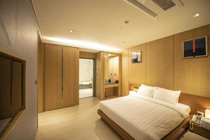 Imagen de la habitación del Hotel J-one. Foto 10