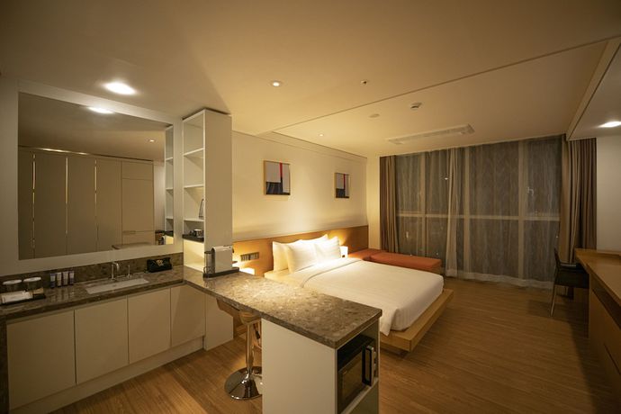 Imagen de la habitación del Hotel J-one. Foto 14