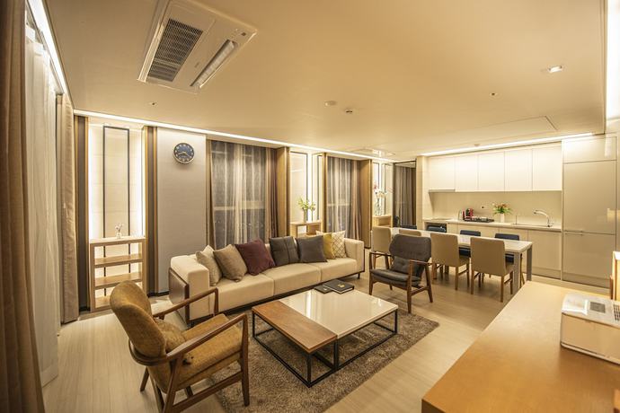 Imagen de la habitación del Hotel J-one. Foto 17