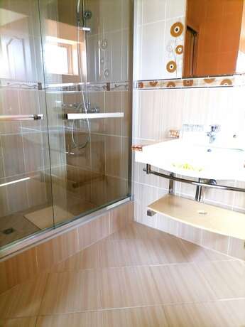 Imagen de la habitación del Hotel Joneya. Foto 17