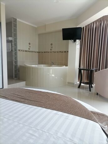 Imagen de la habitación del Hotel Joneya. Foto 19