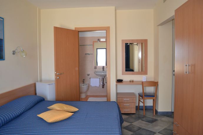 Imagen de la habitación del Hotel Jonic. Foto 7