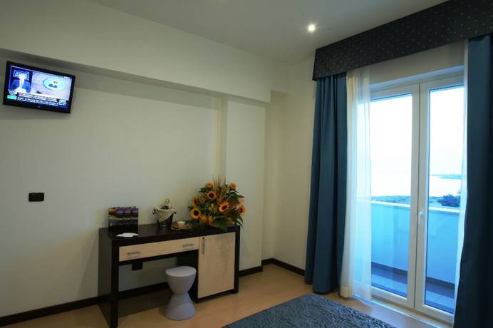 Imagen de la habitación del Hotel Jonico, Alliste. Foto 8