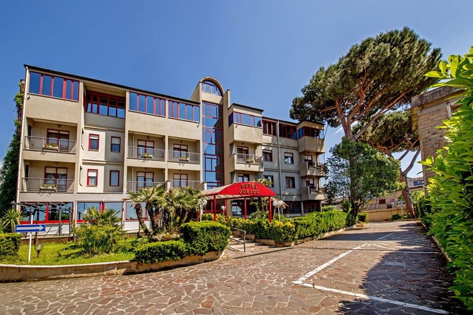 Imagen de los exteriores del Hotel Jonico, Romanina. Foto 12