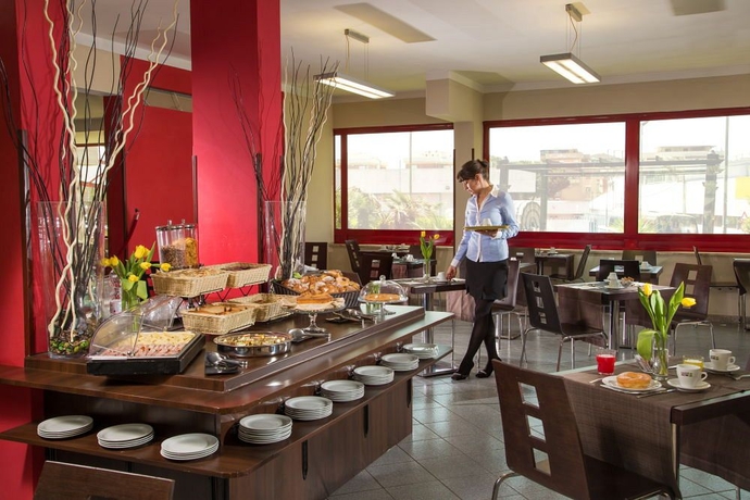 Imagen del bar/restaurante del Hotel Jonico, Romanina. Foto 4