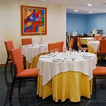 Imagen del bar/restaurante del Hotel Jorge Grand. Foto 3