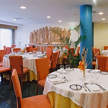 Imagen del bar/restaurante del Hotel Jorge Grand. Foto 4