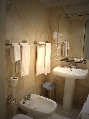 Imagen de la habitación del Hotel Jorge V, Lisboa. Foto 9