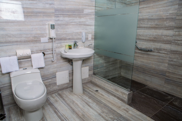 Imagen de la habitación del Hotel Jose Antonio Deluxe. Foto 7